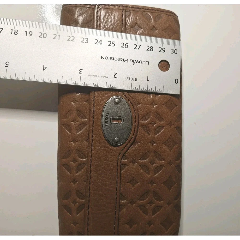 Vintage Fossil Leather Wallet Brown Embossed Keyhole Snap Zip Y2K Boho